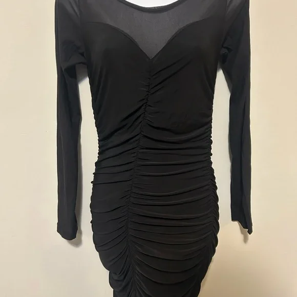 Elegant Black Ruched Dress - Picture 1 of 5